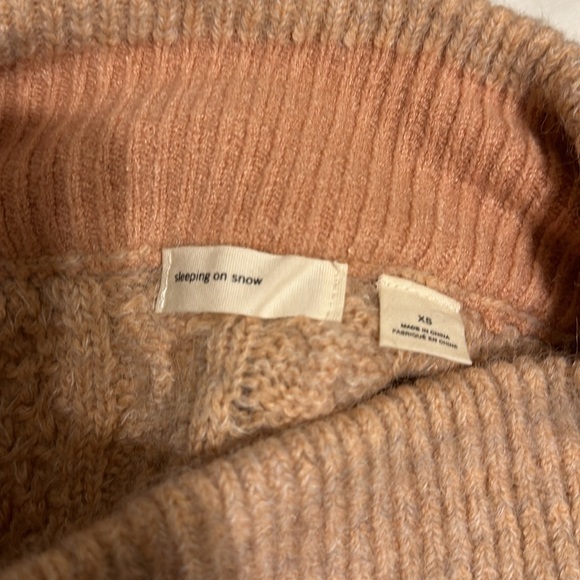 Sleeping on Snow. Size XS. Sweater. Off the shoulder - Picture 4 of 4